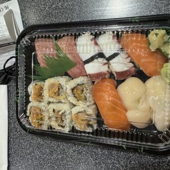 Sushi Yoshi - Otoro, Tako, Salmon, Scallop & Spicy Tuna Roll - Sushi Bars Near Me - Torrance, California Sushi Yoshi - Otoro, Tako, Salmon, Scallop & Spicy Tuna Roll - Sushi Bars Near Me - Torrance, California