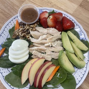 The Greenery Natural Kitchen - Spinach salad with balsamic vinaigrette - Sandwiches Near Me - Orange, California