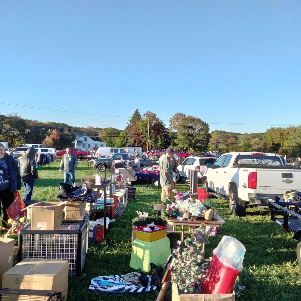 Plainfield Pike Flea Market - Vendors selling their treasures - Flea Markets Near Me - Johnston, Rhode Island Plainfield Pike Flea Market - Vendors selling their treasures - Flea Markets Near Me - Johnston, Rhode Island
