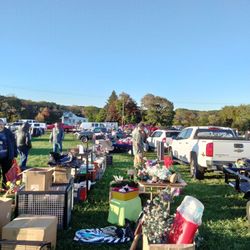Plainfield Pike Flea Market - Vendors selling their treasures