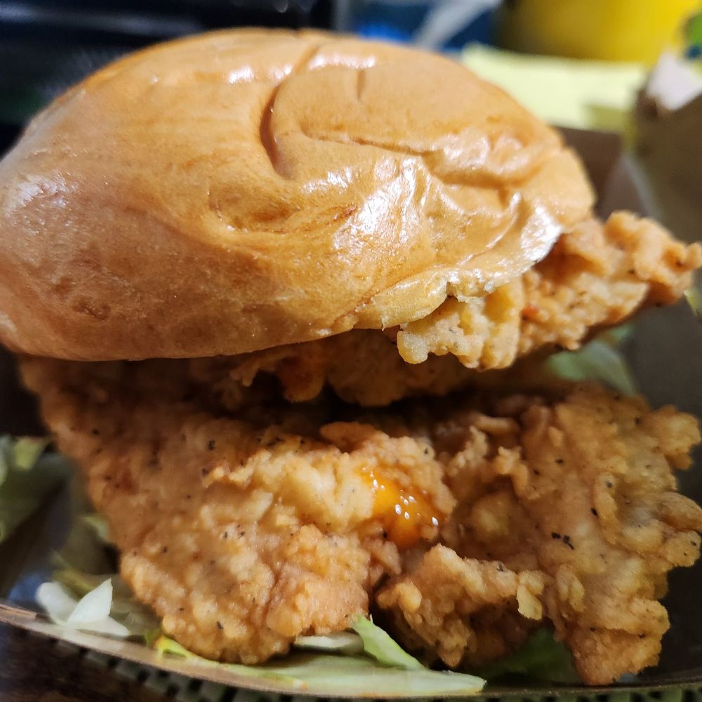 Nash & Smashed - Big golden crunch chicken sandwich - Chicken Shop Near Me - Warrenton, Virginia