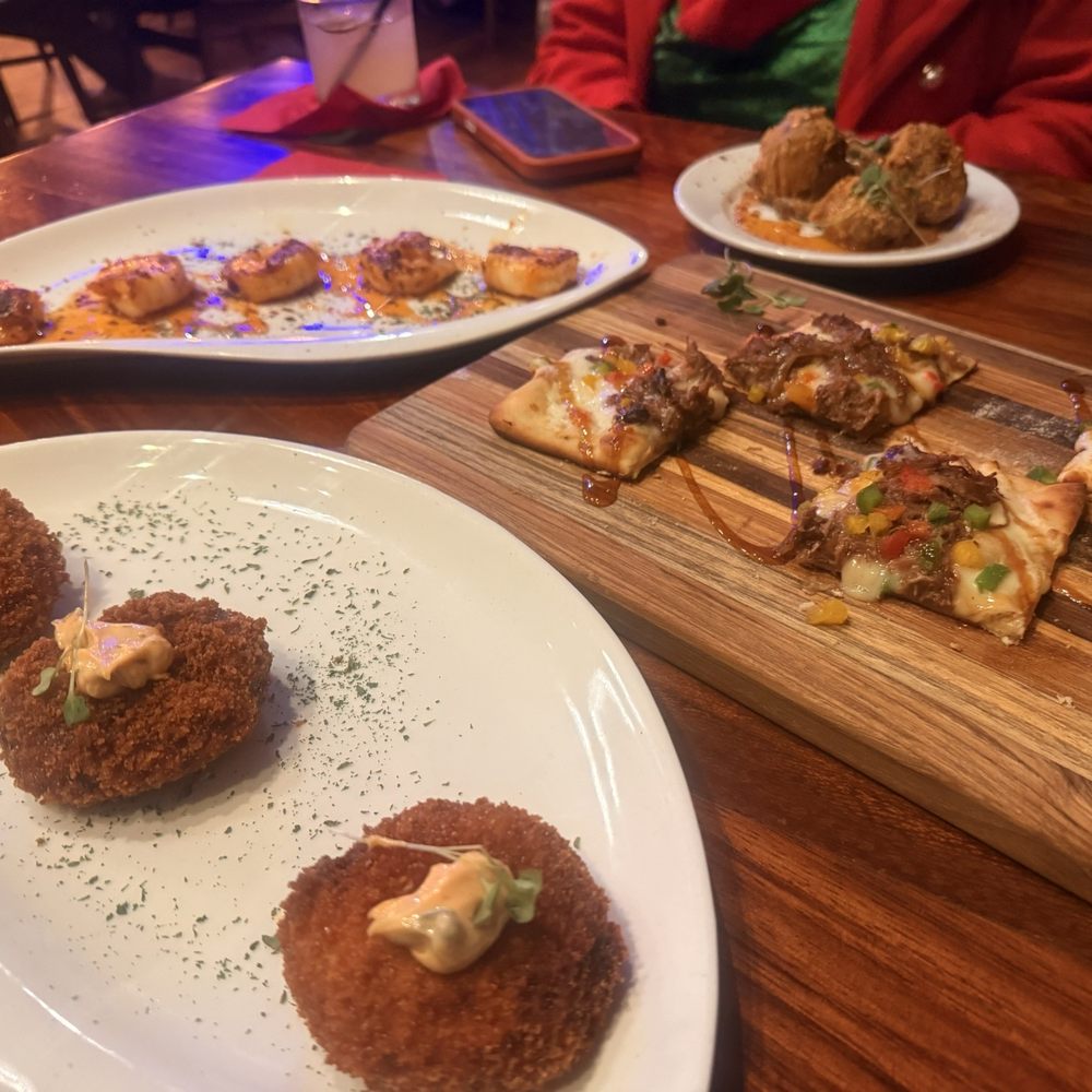 Tryst - Crab cakes, grilled shrimp, oxtail flatbread, honey encrusted drumettes - Lounges Near Me - Washington, DC, District of Columbia