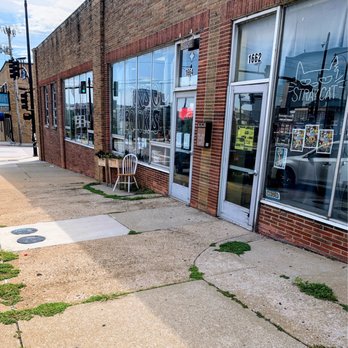 Turnsol Books - Outdoor view from the street parking - Bookstores Near Me - Kansas City, Missouri