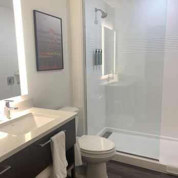 Courtyard Rockford - Very nice bathroom - Hotels Near Me - Rockford, Illinois Courtyard Rockford - Very nice bathroom - Hotels Near Me - Rockford, Illinois