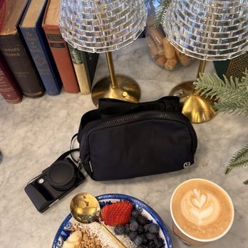Divo Diva - Acai Bowl Breakfast& Latte - Cafes Near Me - San Diego, California
