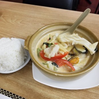 Khun Moo Thai Kitchen - Seafood Curry. - Thai Near Me - Northridge, California