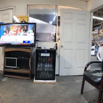 Rainbow Window Tint - A good wait area - they have Wifi, free drink , TV and couch. While nothing is luxury, you will have what you need. - Car Stereo Installation Near Me - Gardena, California