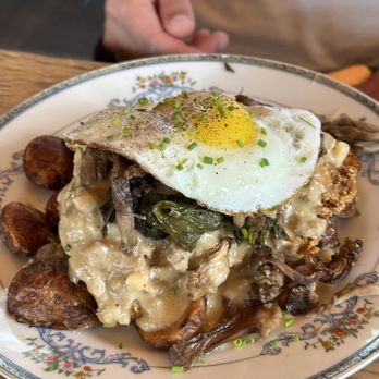 Harry's Beach House - Fried Chicken Biscuit - Breakfast & Brunch Near Me - Seattle, Washington