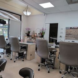 Perfect Nails - Getting pedicure
