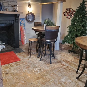 Gold Bar Saloon - Basement seating - Pubs Near Me - Grafton, Illinois