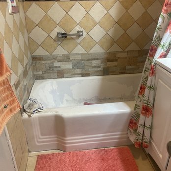 So-Cal Reglaze - Before and after of the tub! Amazing Job! - Refinishing Services Near Me - Riverside, California