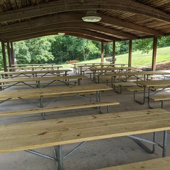 Chimney Rock State Park - One of the picnic shelter you can book for events, in great shape. - Parks Near Me - Chimney Rock, North Carolina