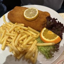 Schnitzel mit Pommes