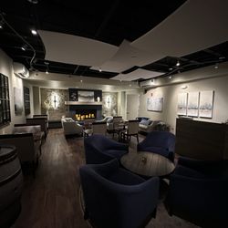 Echelon Wine Bar - Interior