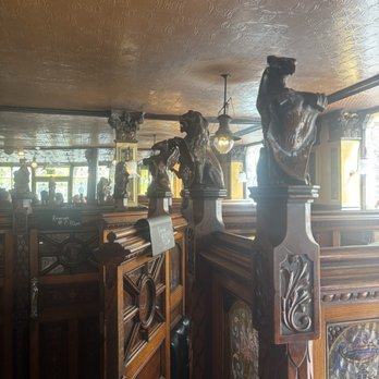 The Crown Liquor Saloon - Pubs Near Me - Belfast, BFS