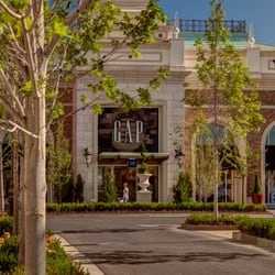 Station Park - Over 100 restaurant and retail shops including Gap.