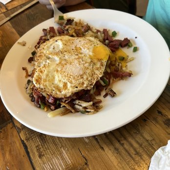 Sunrise Minturn - Breakfast corn beef hash - Cafes Near Me - Minturn, Colorado