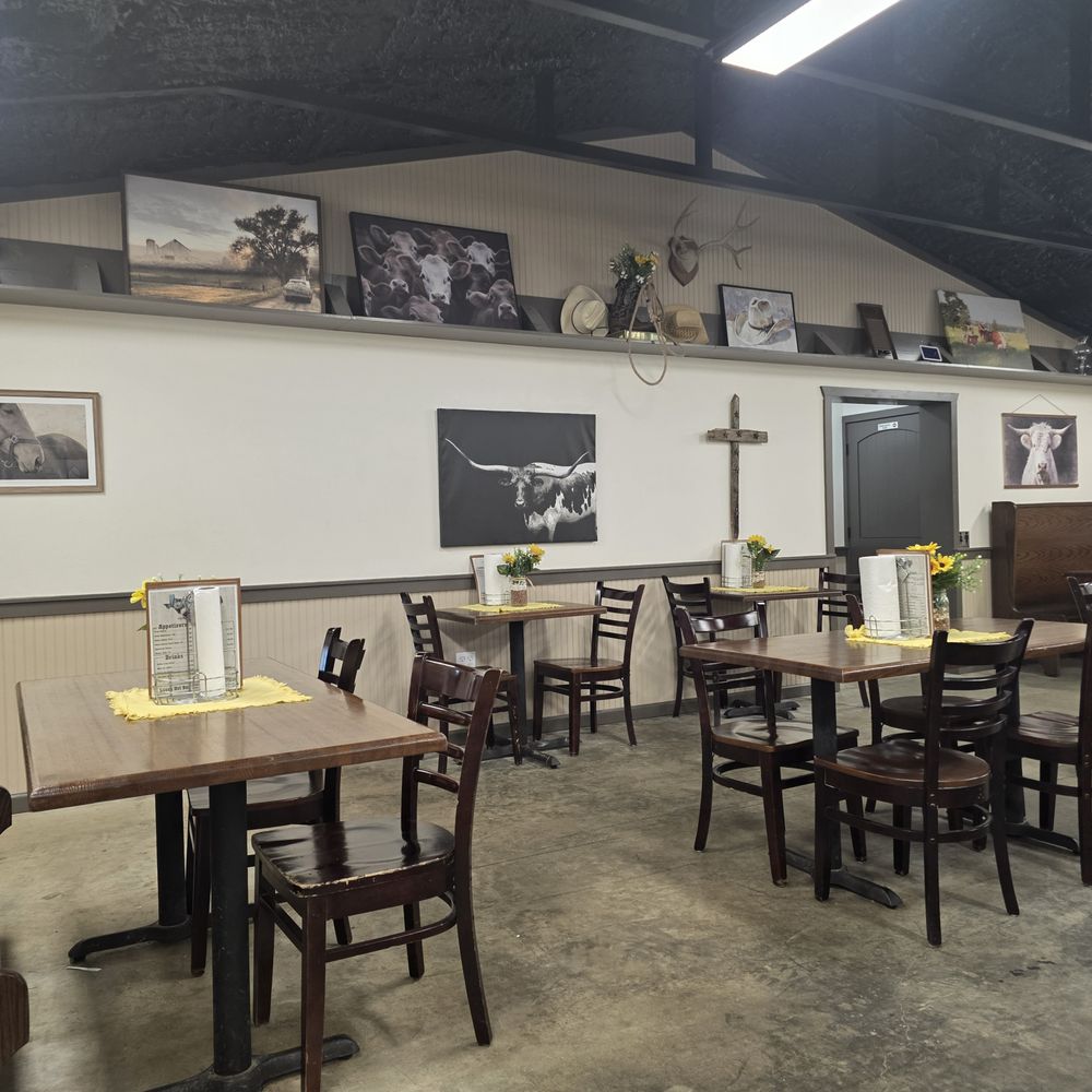 Hillisters Hitchin Post - Clean dining environment with great art. - American Near Me - Hillister, Texas Hillisters Hitchin Post - Clean dining environment with great art. - American Near Me - Hillister, Texas