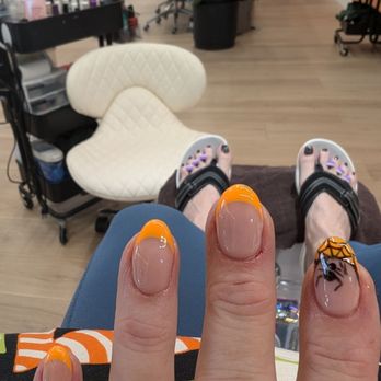 Gloss + Glow Nails Bar - Beautiful, creative and sturdy.  Nancy! - Nail Salons Near Me - Lake Forest, California