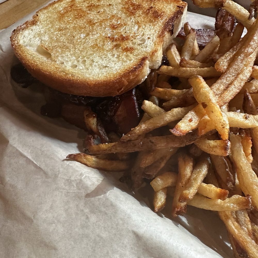 Good Measure Brewing - Bbq sandwich - Breweries Near Me - Northfield, Vermont Good Measure Brewing - Bbq sandwich - Breweries Near Me - Northfield, Vermont