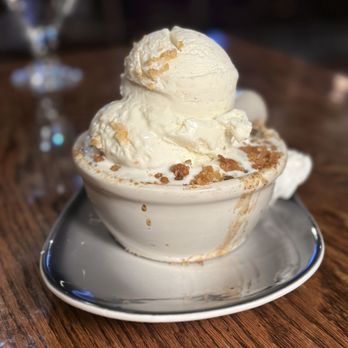 Murphy's Restaurant - a bowl of ice cream on a saucer - Seafood Near Me - Prescott, Arizona Murphy's Restaurant - a bowl of ice cream on a saucer - Seafood Near Me - Prescott, Arizona