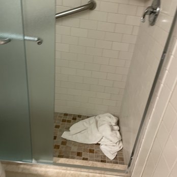 Pier 4 Hotel - We towels from previous guess - Hotels Near Me - Somers Point, New Jersey Pier 4 Hotel - We towels from previous guess - Hotels Near Me - Somers Point, New Jersey