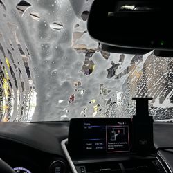 El Car Wash - Washing