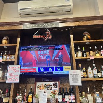 Mama J's Kitchen - Bar - Soul Food Near Me - Richmond, Virginia