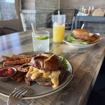 Laughing Monk Brewing - Dreski burger and big Kahuna - Brewpubs Near Me - Scotts Valley, California