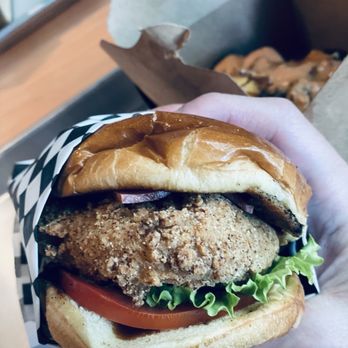 Malibu's Burgers - La Lulu Chick'n Sandwich - Vegan Near Me - Oakland, California Malibu's Burgers - La Lulu Chick'n Sandwich - Vegan Near Me - Oakland, California
