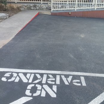 B-Daddy's BBQ - Disable parking lot in front of the restaurant - Barbeque Near Me - Helotes, Texas