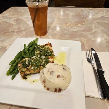 Cafe Express - Amalfi Lemon Chicken, Mashed potatoes and Green beans. - Sandwiches Near Me - Houston, Texas