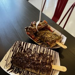 dubai strawberry bar fully dipped in chocolate with strawberrie  abualitas bar half dipped with cocoa pebbles and graham crackers