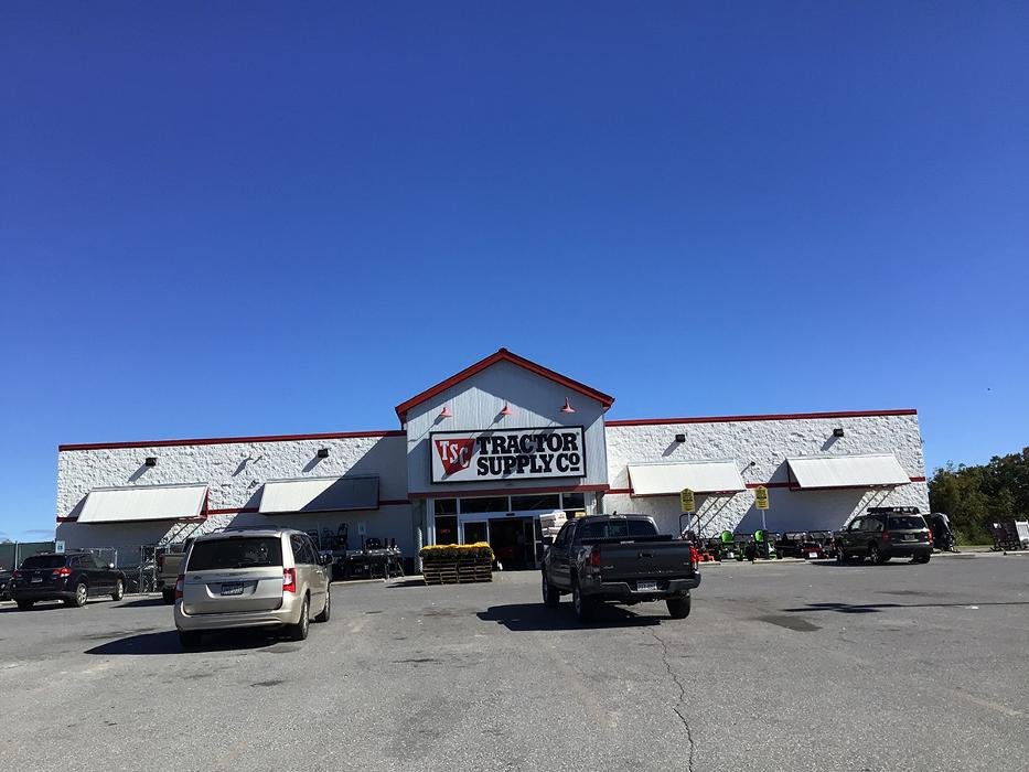TRACTOR SUPPLY 8444 Seneca Trl S, Ronceverte, West Virginia Pet