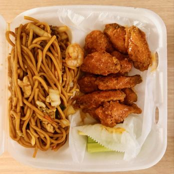 La Wings - 10 pc Bone In Wings Hot Lemon Pepper Combo With House Chow Mein. - Chicken Wings Near Me - Atlanta, Georgia La Wings - 10 pc Bone In Wings Hot Lemon Pepper Combo With House Chow Mein. - Chicken Wings Near Me - Atlanta, Georgia