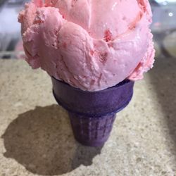 Neveria La Guadalupana - Strawberry on a purple cone