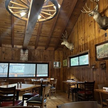 Johnny McNally’s Fairview Lodge - The back dinning room - American Near Me - Kernville, California