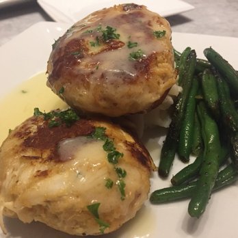 Mango Mangeaux - New American Near Me - Hampton, Virginia