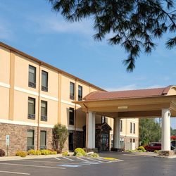 Holiday Inn Express Chillicothe East - The front of the hotel...