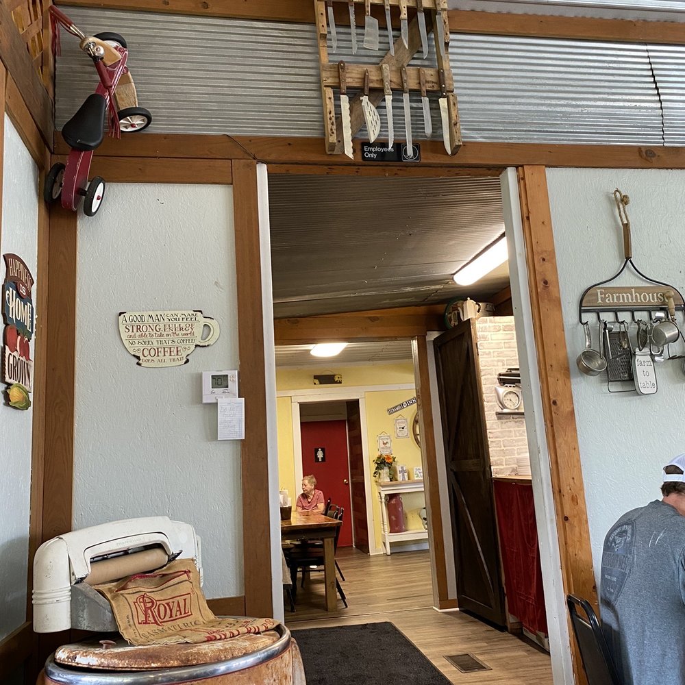 Red Barn Cafe - Decor - Salad Near Me - Coldwater, Mississippi