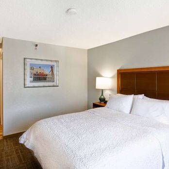 Hampton Inn Memphis-Poplar - Guest room - Hotels Near Me - Memphis, Tennessee