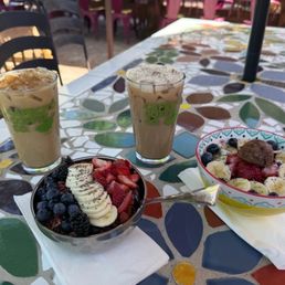 Açaí, overnight oats, cold brew & chai Açaí, overnight oats, cold brew & chai