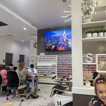 Luxury Nails - Nail Salons Near Me - Eagle Mountain, Utah