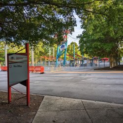 Veterans United Home Loans Amphitheater - To the entrance