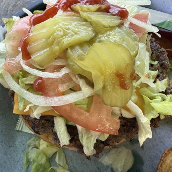 The Classic - Thornton Park - I had to move the pickles so I wouldn't bite into them all at once. That's just 1 packet of ketchup applied. - Burgers Near Me - Orlando, Florida