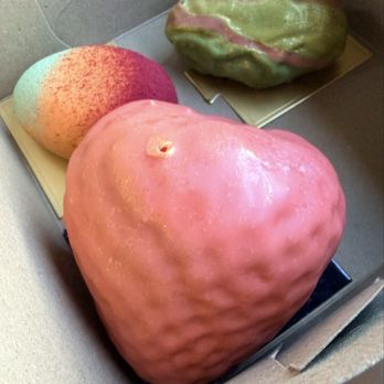 Aurora - Shimmering Delicacies - Patisserie/Cake Shop Near Me - Los Angeles, California