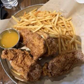 Craggy Range Bar & Grill - Chicken Tenders - American Near Me - Whitefish, Montana