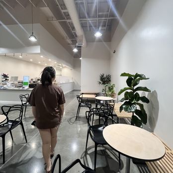 Deluna Dessert Cafe - Interior - Bubble Tea Near Me - Sacramento, California