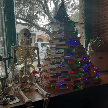 The Painted Porch Bookshop - Bookstores Near Me - Bastrop, Texas