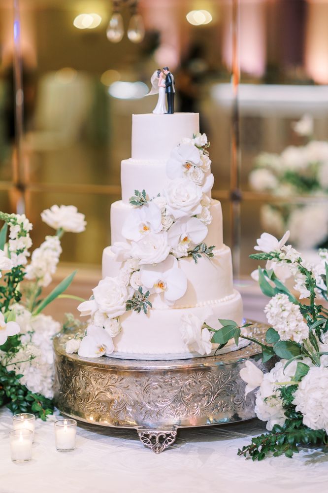 Cakes By Cathy Young Logo